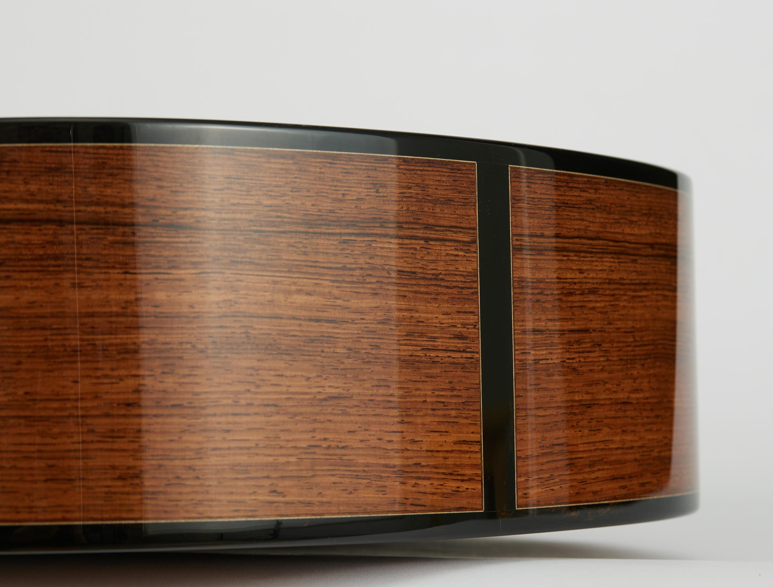 Theo-Kazourian-Luthier-Orkestra-Model-Eclisses